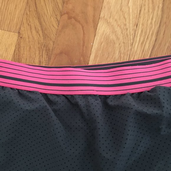 Under Armour Shorts - Picture 3 of 5